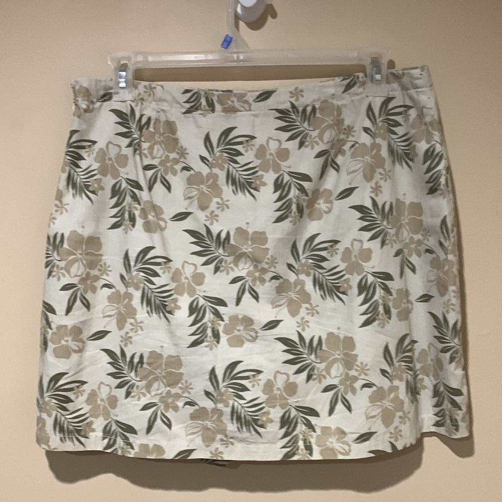Skirt with shorts - Picture 5 of 9